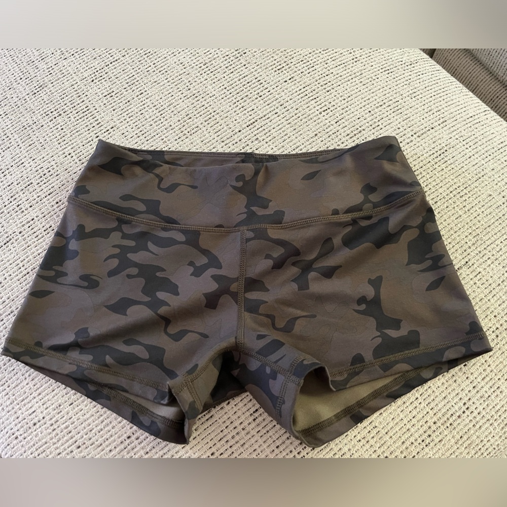 Born Primitive booty short size S